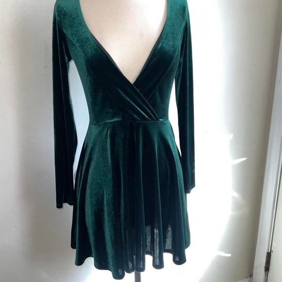 Kimchi Blue Dresses & Skirts - Kimchi blue velvet green mini skater dress Deep V plunge neckline size small
